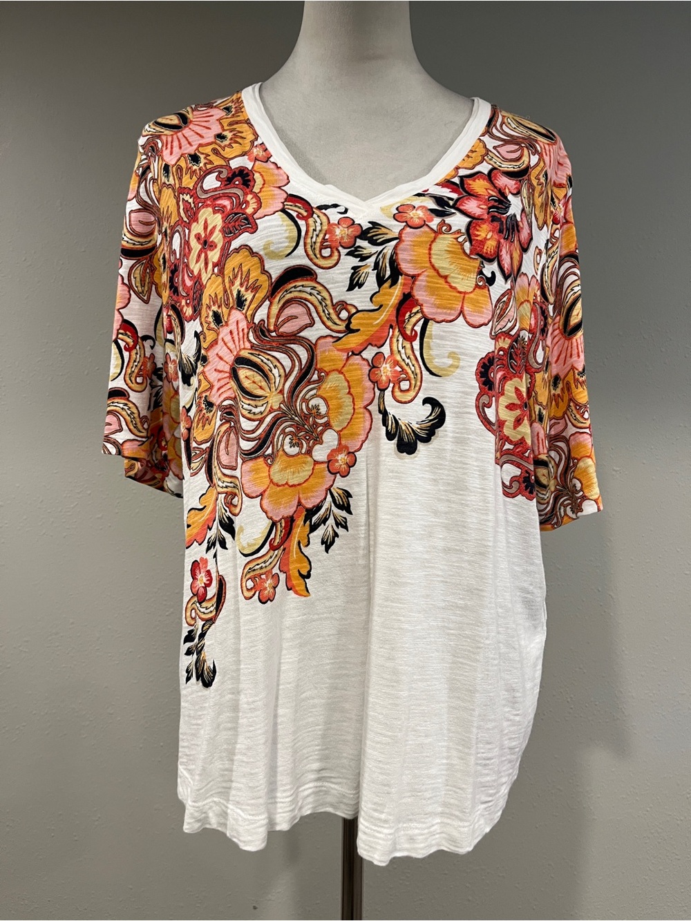 Chico’s Floral V-Neck plus size short sleeves Top size XL